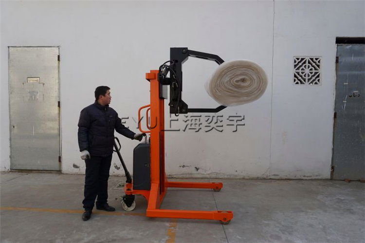 半電動(dòng)卷膜卷材夾抱翻轉(zhuǎn)車