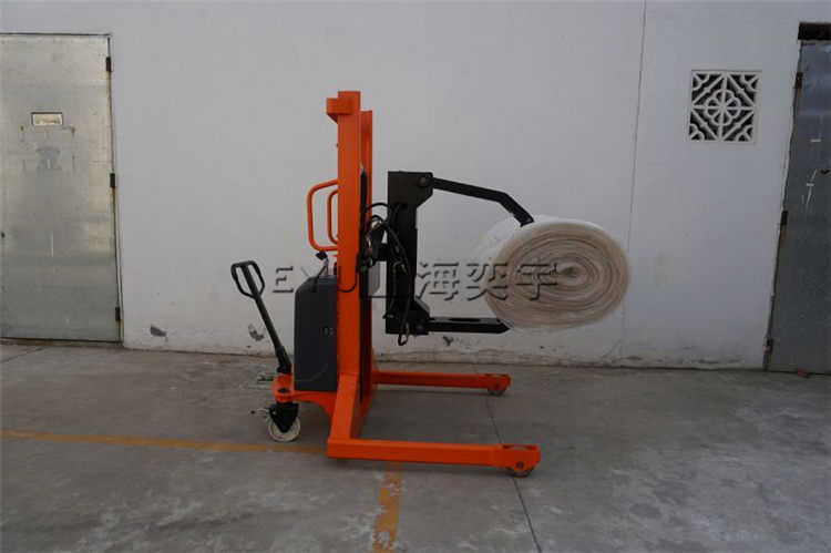 半電動(dòng)卷膜卷材夾抱翻轉(zhuǎn)車
